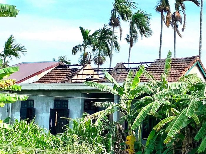 Ngôi nhà cấp 4 của gia đình anh N.T.H. bị cháy gần như toàn bộ - Ảnh: CTV