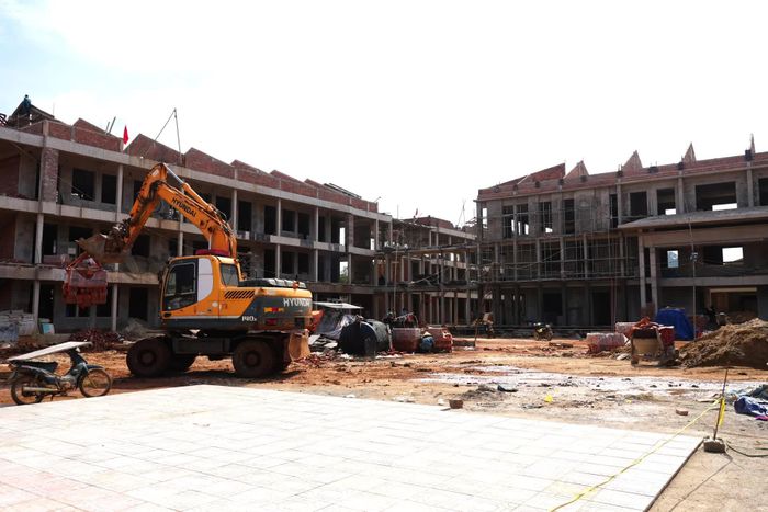 Dự án Trường nội trú tiểu học và THCS Hướng Phùng đang được tập trung thi công - Ảnh: T.Đ