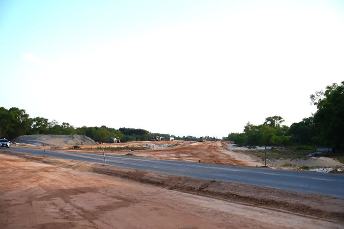 Dự án Đường ven biển kết nối Hành lang kinh tế Đông-Tây giai đoạn 1 tại xã Nam Cửa Việt - Ảnh: T.Đ
