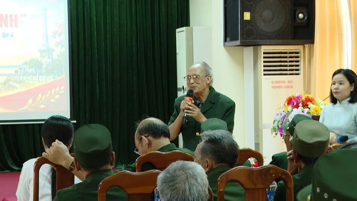 Buổi nói chuyện diễn ra trong không khí thân tình, ấm áp - Ảnh: Đ.H