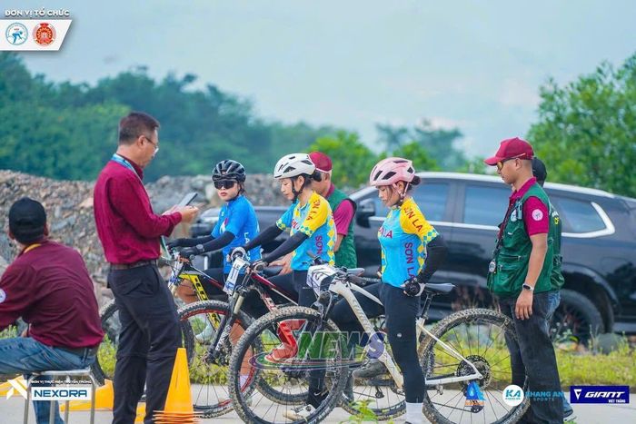 Vận động viên đoàn Sơn La trước giờ thi đấu.