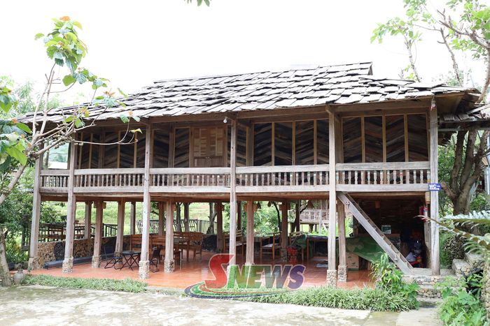 Những ngôi nhà sàn truyền thống trở thành điểm lưu trú của du khách.