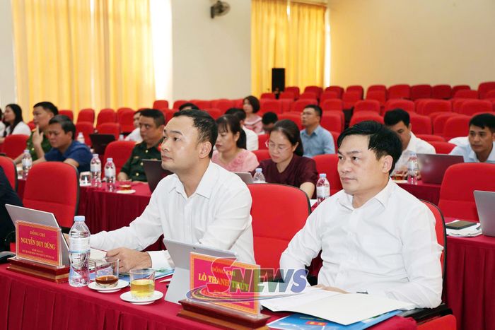 Lãnh đạo Đảng ủy các xã khu vực Quỳnh Nhai dự hội nghị.