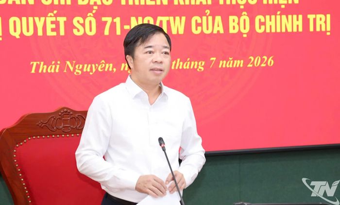 Đồng chí Bùi Văn Lương, Phó Bí thư Tỉnh ủy, Chủ tịch HĐND tỉnh, Trưởng Ban Chỉ đạo triển khai thực hiện Nghị quyết số 71-NQ/TW của Bộ Chính trị về đột phá phát triển giáo dục và đào tạo kết luận Hội nghị.