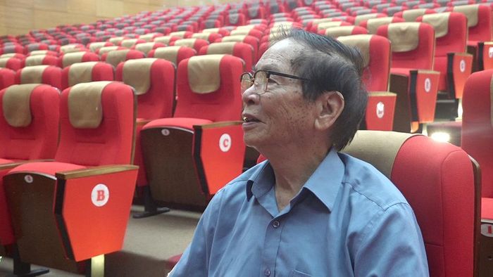 Nghệ sĩ Nhân dân Lê Văn Khình.