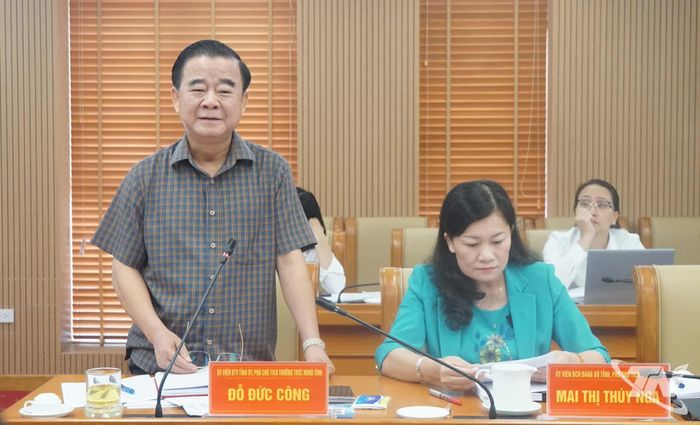 Đồng chí Đỗ Đức Công, Ủy viên Ban Thường vụ Tỉnh ủy, Phó Chủ tịch Thường trực HĐND tỉnh phát biểu tại Hội nghị.