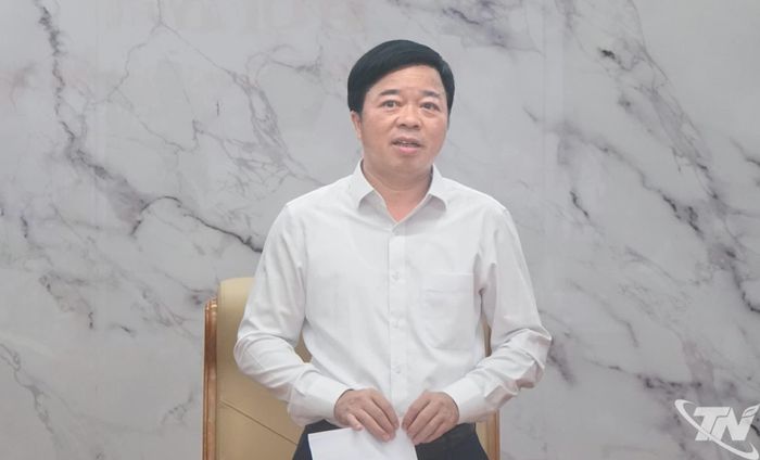 Đồng chí Bùi Văn Lương phát biểu kết luận Hội nghị.