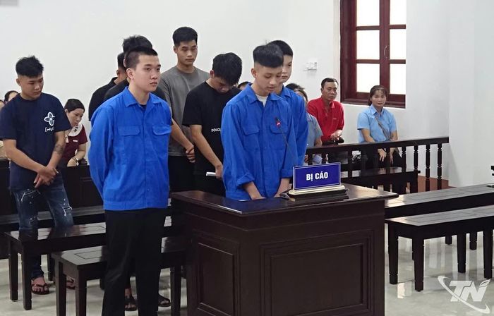 Các bị cáo trong vụ án "Gây rối trật tự công cộng"