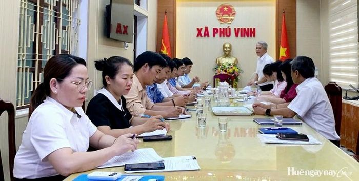 Đoàn giám sát làm việc tại xã Phú Vinh