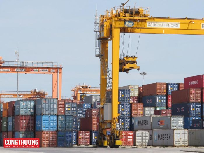 Bộ Tài chính ban hành Thông tư 85/2026/TT-BTC ngày 30/6/2026 quy định về phân loại hàng hóa, phân tích để phân loại hàng hóa xuất khẩu, nhập khẩu. (Trong ảnh: Hàng hóa xuất nhập khẩu tại cảng Tân Vũ, Hải Phòng; ảnh: TCCT/Hoàng Phương)