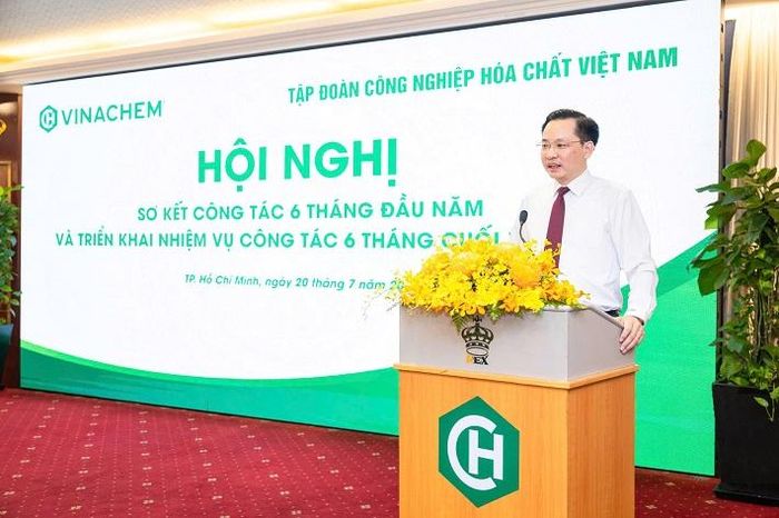 Tổng Giám đốc Vinachem Nguyễn Hữu Tú kết luận Hội nghị, yêu cầu các đơn vị tập trung hoàn thành nhiệm vụ sản xuất kinh doanh, đẩy mạnh khoa học công nghệ, đổi mới sáng tạo và chuyển đổi số