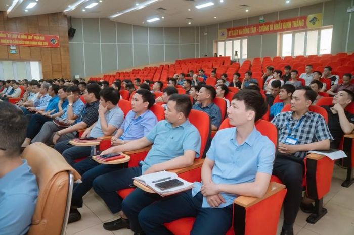 Lớp đào tạo được chia làm hai đợt nhằm bảo đảm sự linh hoạt, không làm ảnh hưởng tới tiến độ sản xuất trực ca tại các Phân xưởng: