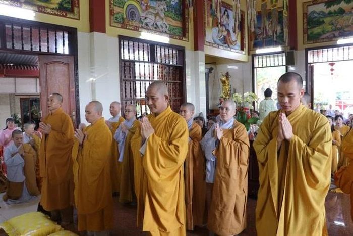 Đoàn Phật giáo H.Đức Hòa cũ thăm 14 trường hạ
