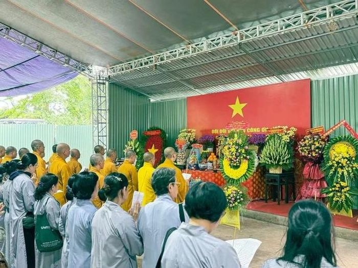 Tri ân những người đã hy sinh xương máu để mang lại hòa bình, độc lập cho dân tộc