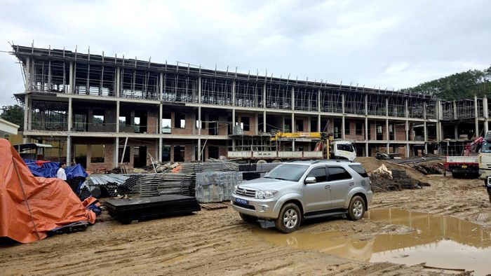 Trường nội trú liên cấp xã A Vương, TP Đà Nẵng đang được đơn vị thi công nỗ lực triển khai hoàn thành theo tiến độ được giao (Ảnh: Báo Đà Nẵng).