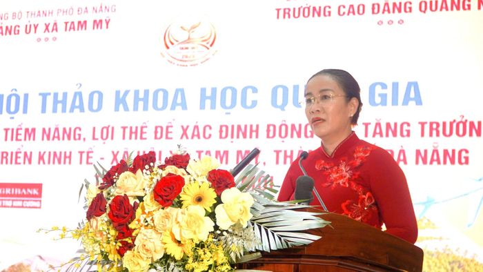 Phó chủ tịch UBND TP Đà Nẵng Nguyễn Thị Anh Thi cho rằng xã Tam Mỹ cần phát triển kinh tế dựa trên nguyên tắc "bảo tồn là nền tảng", gắn chặt với việc bảo vệ nghiêm ngặt hệ sinh thái rừng và bảo tồn loài Voọc chà vá chân xám.