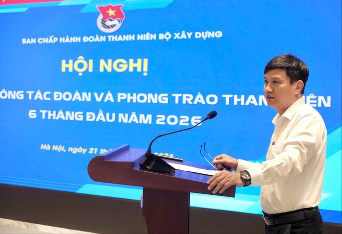 Ông Đào Văn Tiến, Phó Bí thư chuyên trách Đảng ủy Bộ Xây dựng biểu dương những kết quả nổi bật mà Đoàn Thanh niên Bộ đạt được trong 6 tháng đầu năm 2026 (Ảnh: Thanh Tùng).