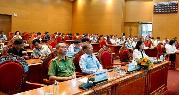 Quang cảnh buổi họp báo.