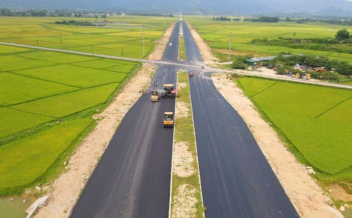 Trước đó, đoạn Km4+740 - Km5+959 dự án đường Hàm Nghi kéo dài do có mặt bằng nên đã được hoàn thiện.