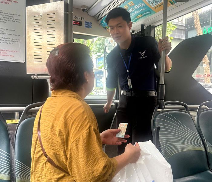 Chính sách miễn phí xe buýt trong phạm vi Vành đai 1 đang dần phát huy hiệu quả. Nhân viên đã thành thạo quy trình, nhiều hành khách cũng chủ động lựa chọn xe buýt cho những chuyến đi ngắn.