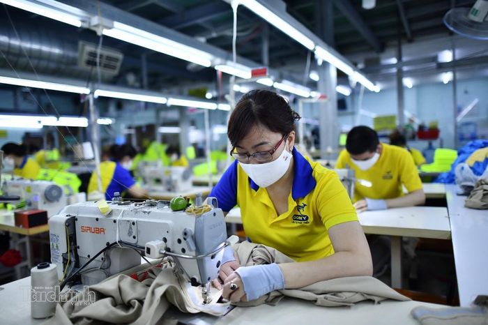 Doanh nghiệp dệt may đang chịu áp lực trước chi phí đầu vào tăng cao. Ảnh: Quang Anh