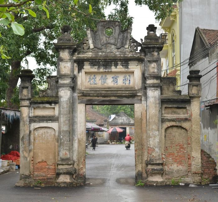 Cổng làng Diềm (Viêm Xá)