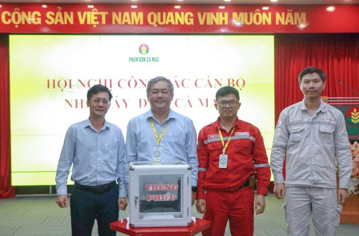 Kết quả lấy phiếu tín nhiệm tại Hội nghị ghi nhận sự đồng thuận tuyệt đối của đại biểu tham dự. Ảnh: N. Duyên