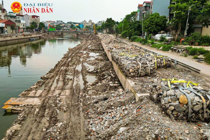 Người dân quanh khu vực kỳ vọng công trình sớm hoàn thành để giảm ngập úng, cải thiện môi trường và tạo diện mạo khang trang hơn cho khu vực
