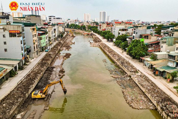 Dự án cải tạo hạ lưu sông Kim Ngưu được khởi công cuối tháng 12/2025 với tổng mức đầu tư gần 681 tỷ đồng do Ban Quản lý dự án đầu tư xây dựng công trình hạ tầng kỹ thuật và nông nghiệp Hà Nội làm chủ đầu tư