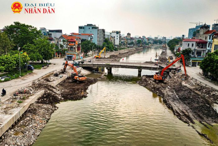 Theo ghi nhận của phóng viên, sau hơn nửa năm thi công, tuyến hạ lưu sông Kim Ngưu (nằm trên địa bàn xã Đại Thanh, Thành phố Hà Nội) đã có nhiều thay đổi