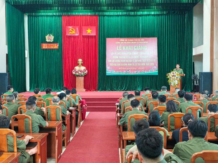 Khai giảng lớp bồi dưỡng cho lực lượng tham gia bảo vệ ANTT xã Bình Minh (Hà Nội).