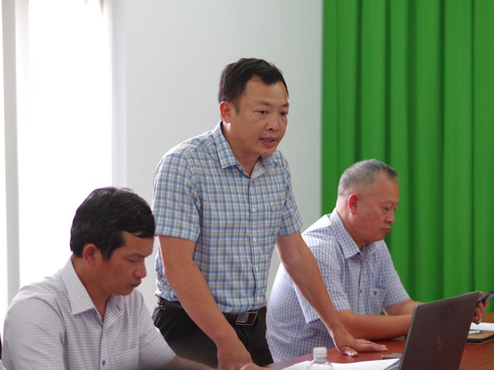 Đại diện phòng chuyên môn UBND phường Tân An thông tin một số vướng mắc, khó khăn trong thực hiện Luật Đất đai tại địa phương