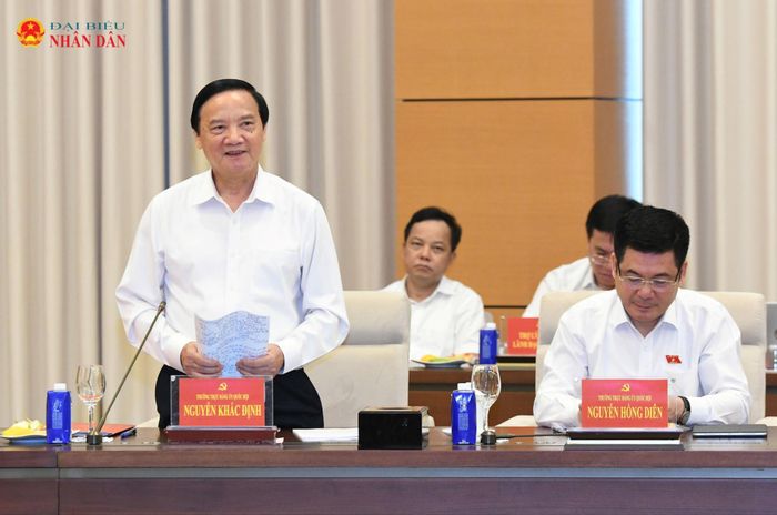 Phó Chủ tịch Quốc hội Nguyễn Khắc Định phát biểu