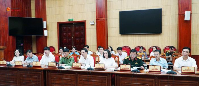 Các đại biểu tham dự buổi làm việc