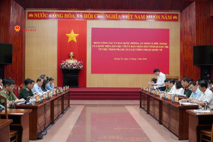 Quang cảnh buổi làm việc