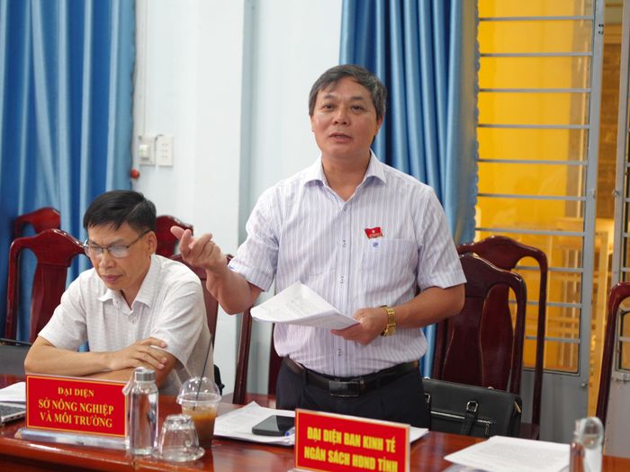 Đại diện Ban Kinh tế - Ngân sách HĐND tỉnh trao đổi thông tin tại buổi khảo sát