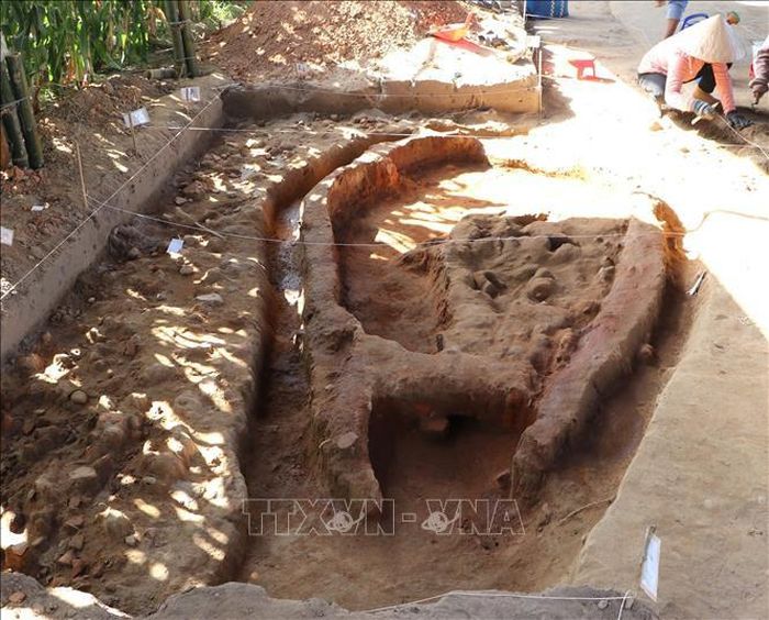 Một trong 3 lò nung mới được phát hiện. Ảnh: Đinh Hương/TTXVN
