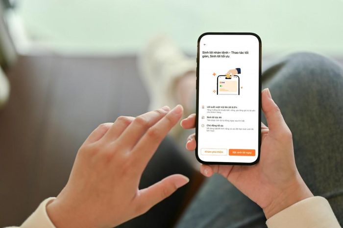 Khách hàng có thể bật tính năng mới dễ dàng trên điện thoại. Ảnh: SHB