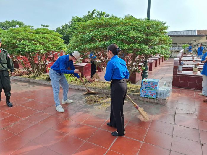 Các hoạt động tri ân, đền ơn đáp nghĩa của Đoàn thanh niên TAND tỉnh Bắc Ninh tại Nghĩa trang Liệt sĩ