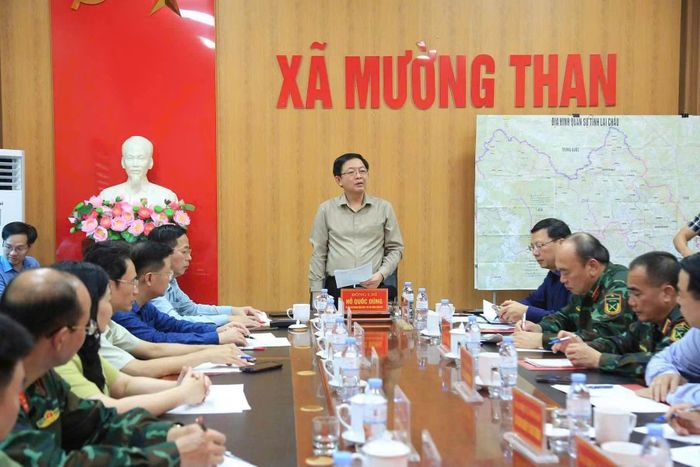 Phó Thủ tướng Chính phủ Hồ Quốc Dũng làm việc với lãnh đạo chính quyền địa phương tỉnh Lai Châu.