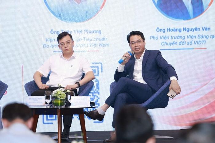 ông Hoàng Nguyên Vân - Phó Viện trưởng Viện Sáng tạo Chuyển đổi số (VIDTI) chia sẻ tại Hội thảo