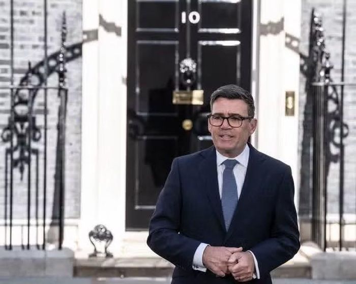 Theo giới phân tích, cách bố trí nhân sự mới của tân Thủ tướng Andy Burnham phản ánh nỗ lực dung hòa giữa đổi mới và tính liên tục. Ảnh: The Guardian