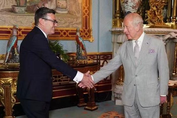Ông Andy Burnham chính thức trở thành tân Thủ tướng Anh sau khi diện kiến Vua Charles III tại Cung điện Buckingham ở London hôm 20/7. Ảnh: Aaron Chown/Getty Images