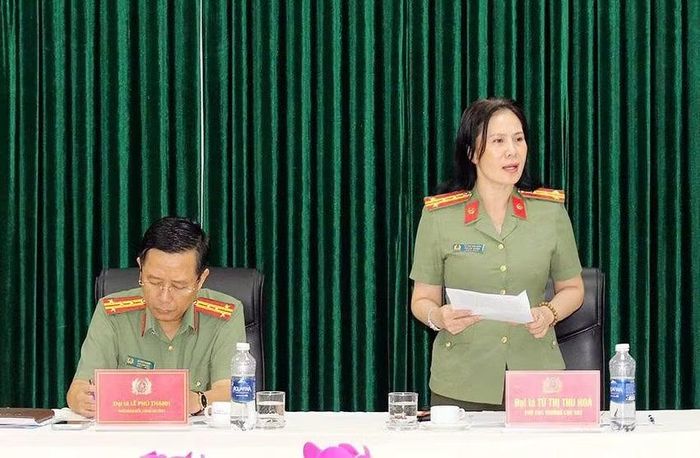 Đại tá Từ Thị Thu Hòa, Phó Cục trưởng Cục Công tác chính trị Bộ Công an phát biểu tại cuộc họp thống nhất các nội dung liên quan đến tiến độ thực hiện Chương trình chính luận nghệ thuật đặc biệt “Giữ trọn lời thề” nhân kỷ niệm 79 năm Ngày Thương binh – Liệt sĩ.