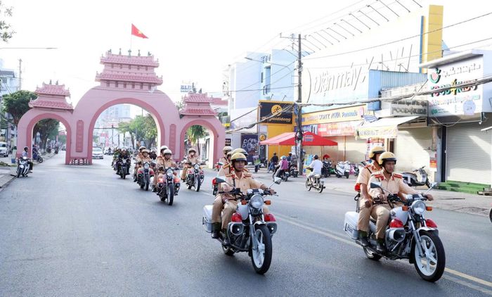 Công an các đơn vị, địa phương chủ động triển khai các biện pháp công tác, chủ động nắm chắc tình hình từ sớm, từ xa, từ cơ sở; kịp thời phát hiện, phòng ngừa và xử lý các yếu tố tiềm ẩn có thể ảnh hưởng đến ANTT.