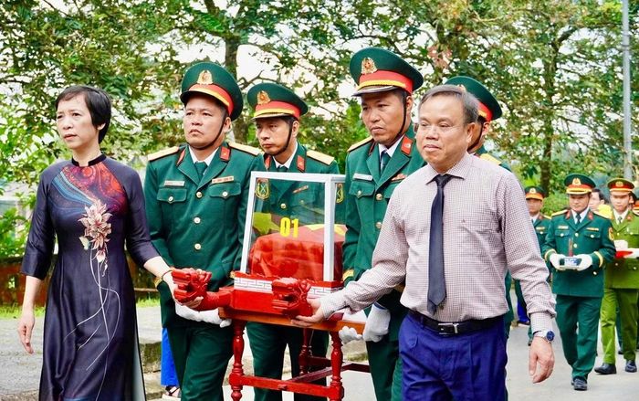 Trang trọng lễ truy điệu, an táng các anh hùng liệt sĩ tại Nghĩa trang liệt sĩ quốc gia Đường 9.