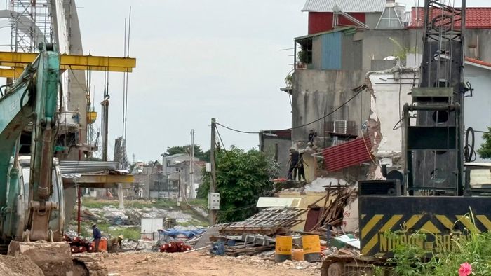 Mặt bằng tại khu vực hai đầu cầu đã được bàn giao, tạo điều kiện để các đơn vị đẩy nhanh thi công.