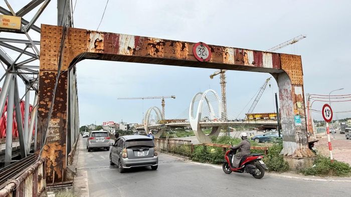 Cầu Đuống cũ có tuổi đời 124 năm, hiện đã xuống cấp nghiêm trọng.