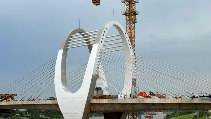 Cầu Đuống mới được thiết kế theo phương án kiến trúc “Giao duyên”, với kết cấu chính bằng bê tông cốt thép dự ứng lực và dây văng.