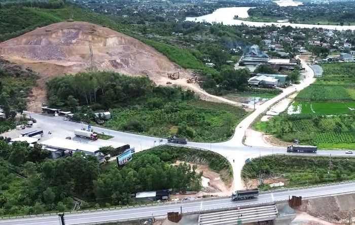 TP Huế kiến nghị xây cầu vượt tại nút giao Tỉnh lộ 12B - Km 72+370 trên tuyến cao tốc Cam Lộ - La Sơn.
